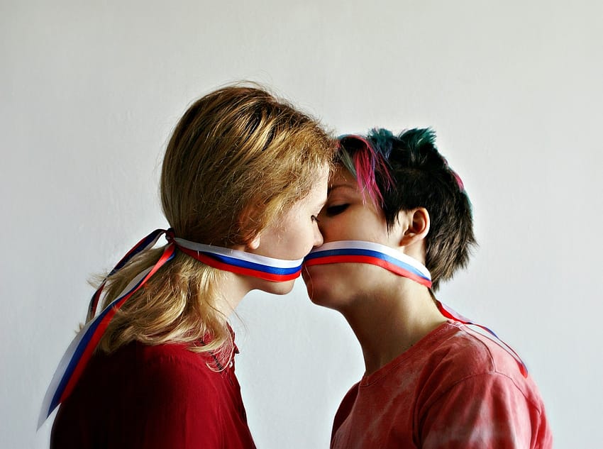kissing